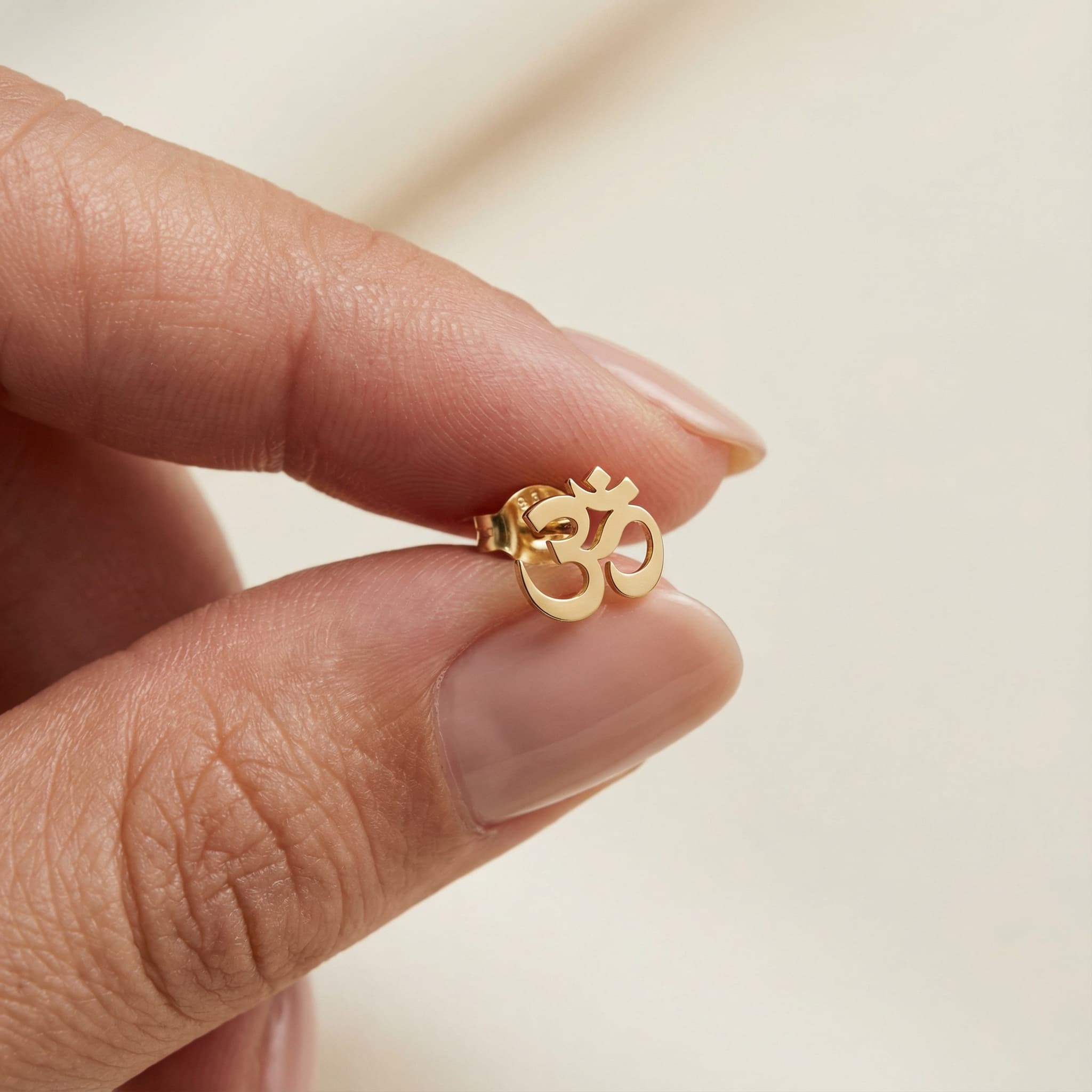 Om Sembolllü 925 Ayar Gümüş Küpe